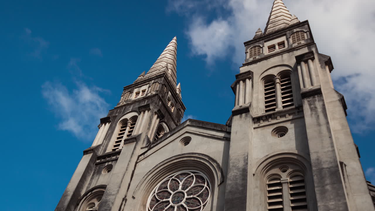 브라질 세아라 주 포르타르타 메트로폴리탄 대성당 전면의 타임스