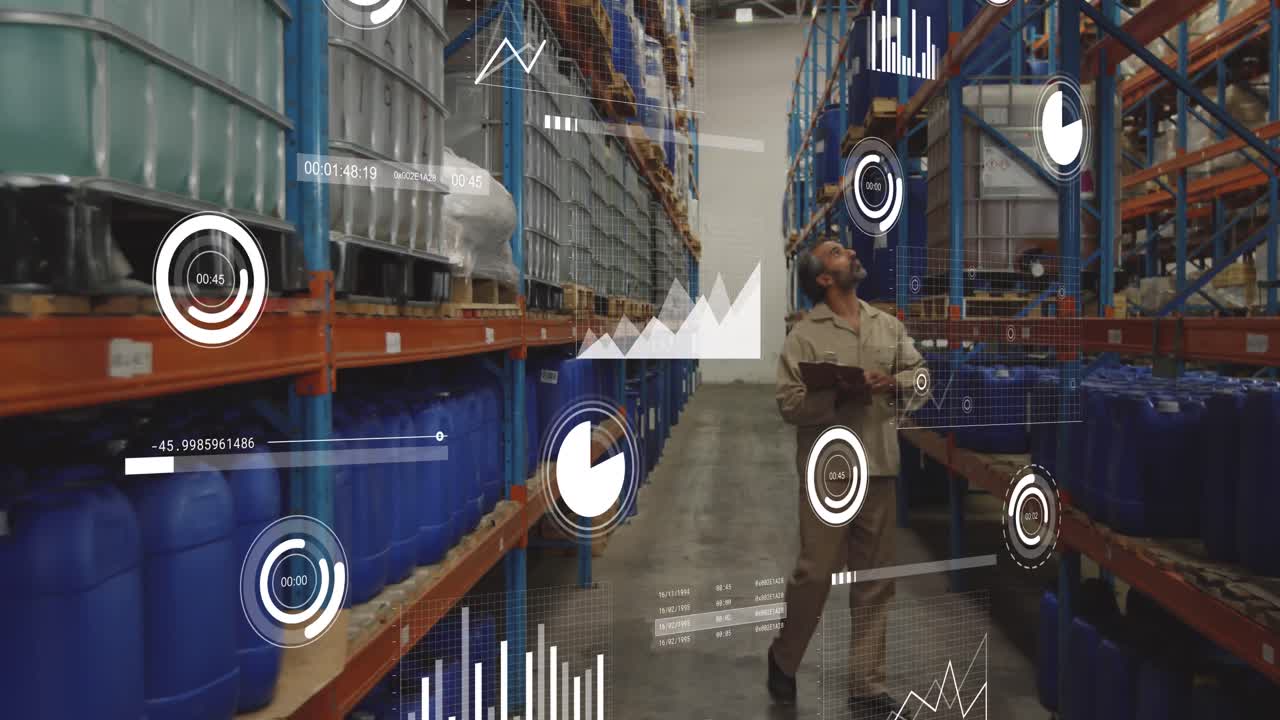 animación del procesamiento de datos financieros sobre un trabajador masculino biracial en un almacén