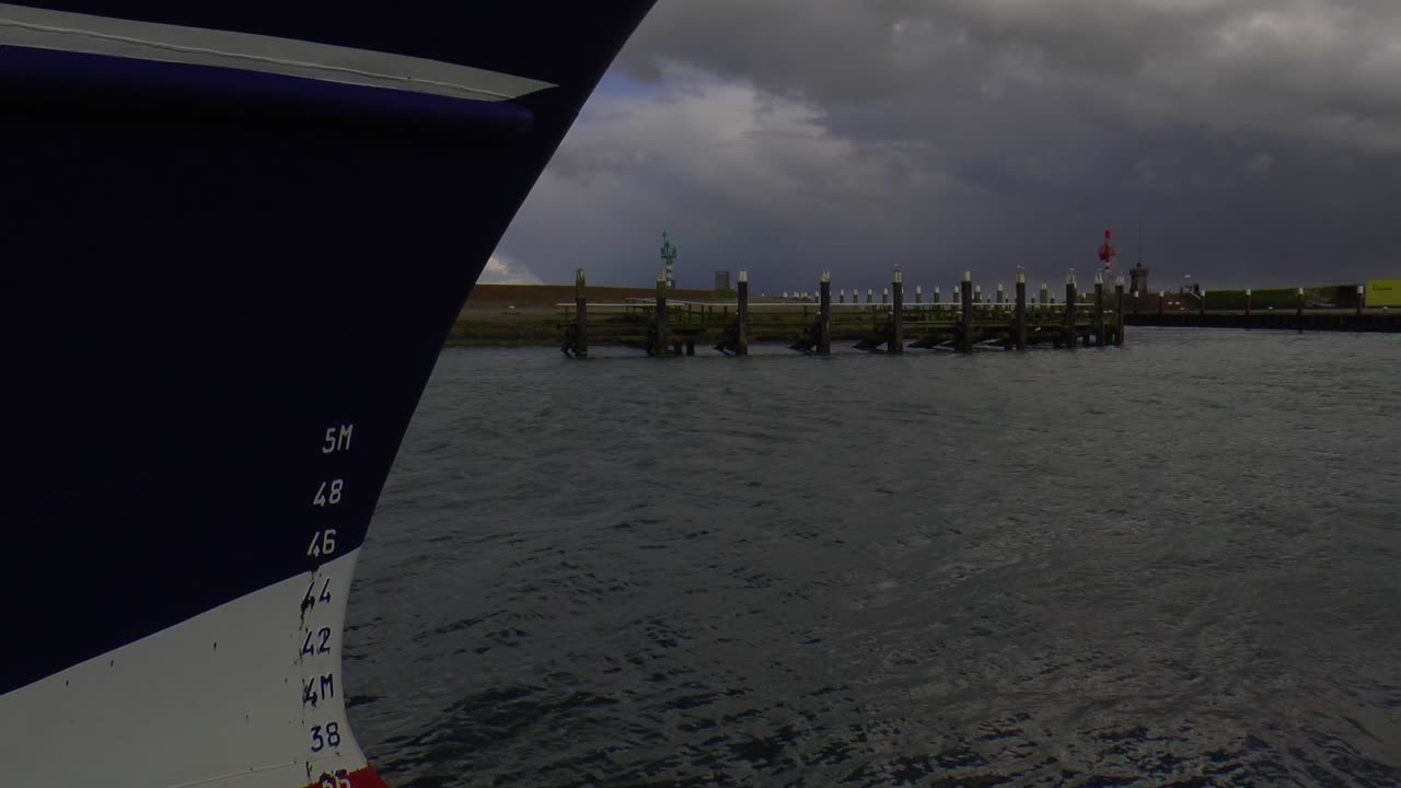 항구에 있는 배의 뱃머리