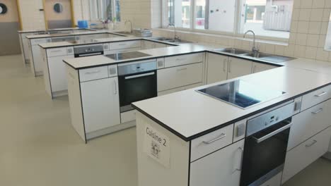 islas de cocina en un aula