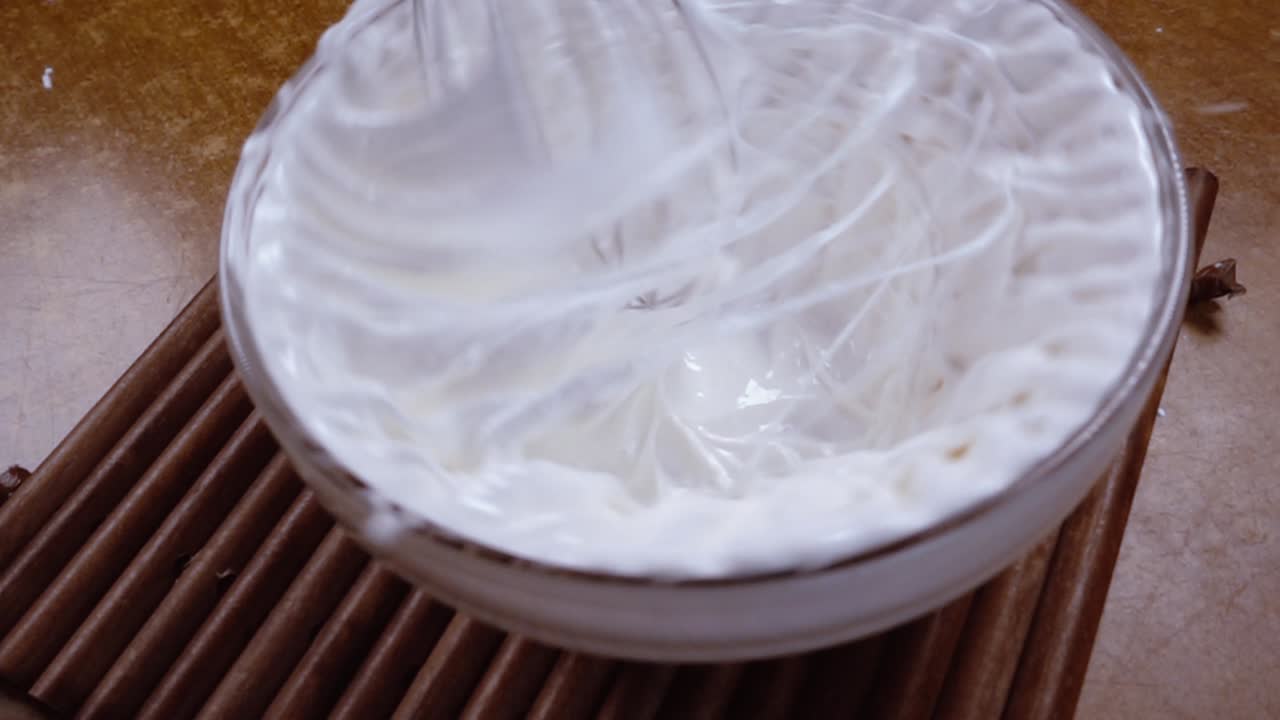 ⁇ 서로 설탕을  ⁇ 은 달 ⁇ . 회전 추적  ⁇ 과 함께 느린 동작.