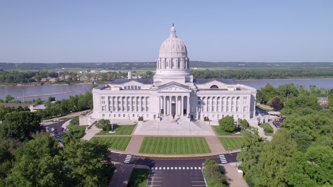 Glide over the Capitol’s magnificent grounds and observe the blend of history and modernity in Jefferson City.