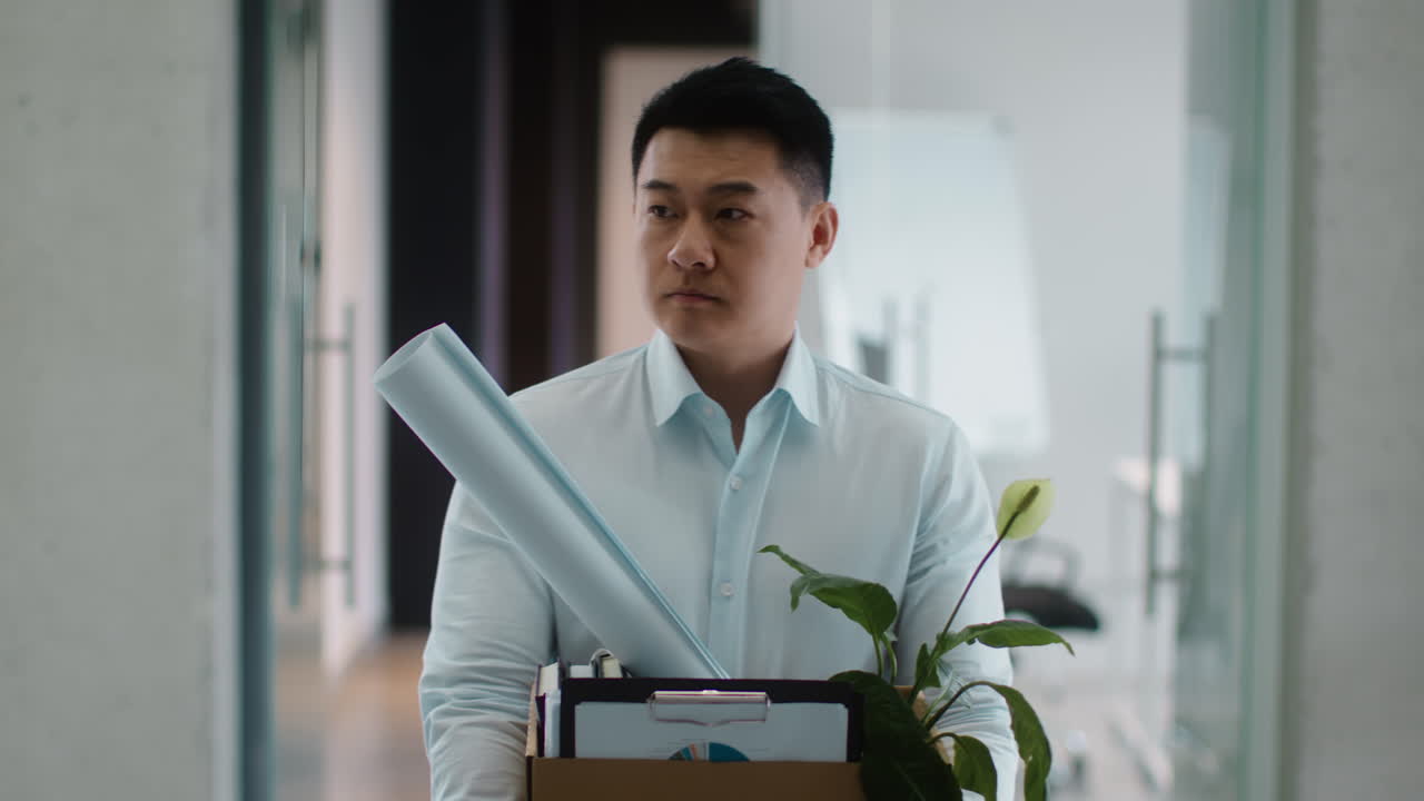 empleado que abandona la oficina