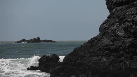 Heavy-waves-crash-onto-a-rocky-shore