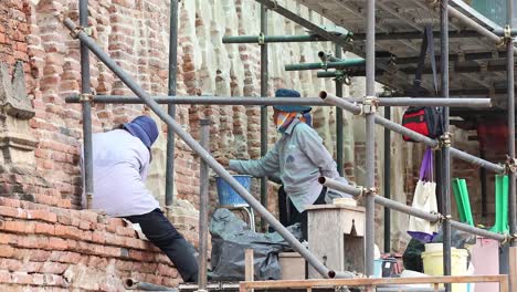 two workers collaborating on a building site