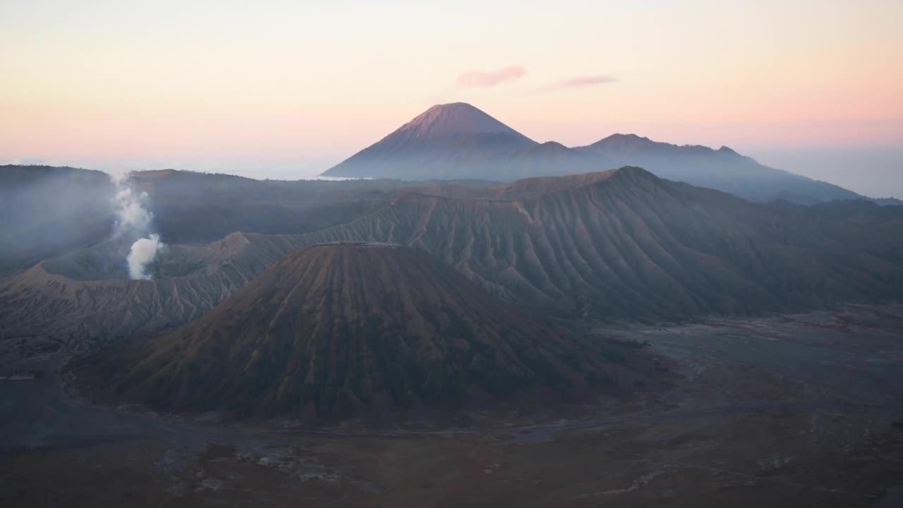 Watching the sunrise at Mount Bromo on Java Island, Indonesia, showcasing the breathtaking volcanic landscape and natural beauty of one of Indonesia’s most iconic travel destinations