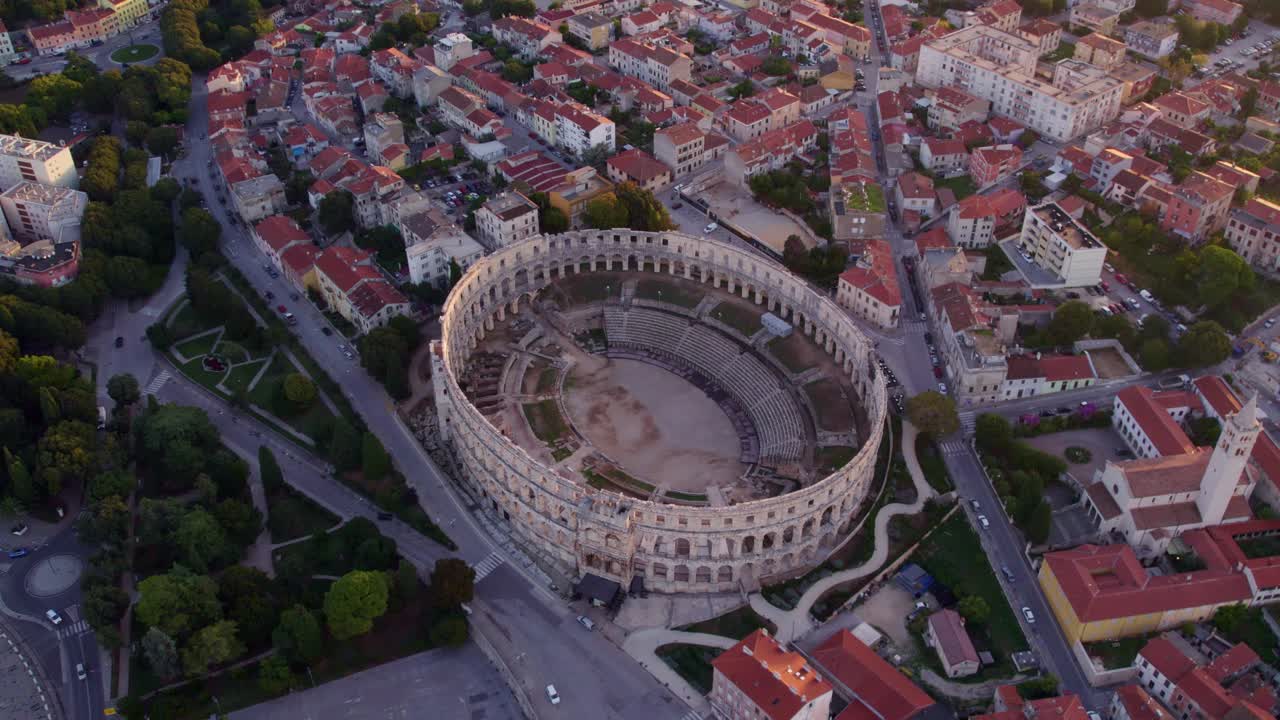 Arena romana di Pola all'alba, Istria, Croazia