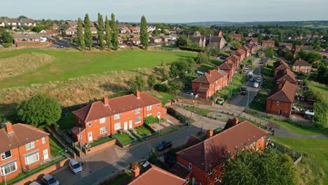 Las-Imágenes-De-Vídeo-Aéreas-De-La-Famosa-Finca-De-Dewsbury-Moore,-Con-Sede-En-El-Reino-Unido,-Son-Una-Típica-Urbanización-Propiedad-Del-Ayuntamiento-En-El-Reino-Unido