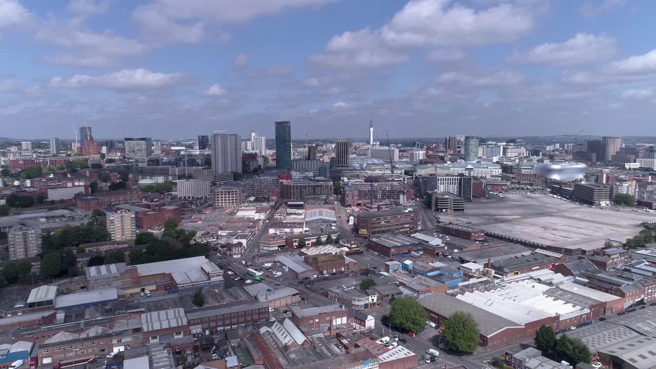 empuje en toma aérea del centro de la ciudad de birmingham