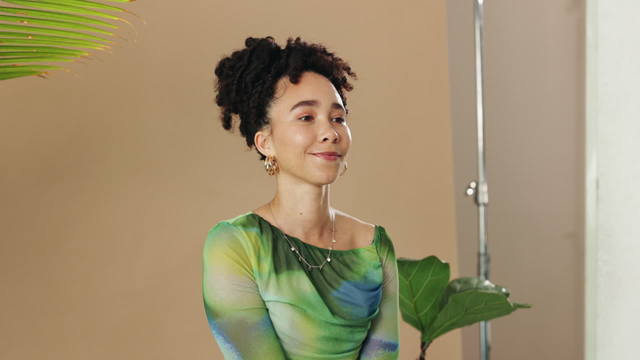 retrato de una mujer en una entrevista