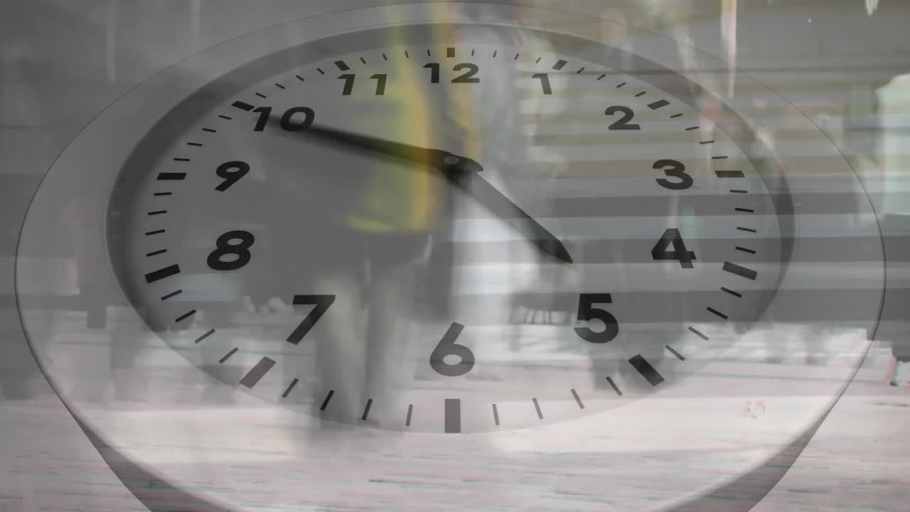 animación del reloj que hace tic-tac sobre la ciudad ocupada