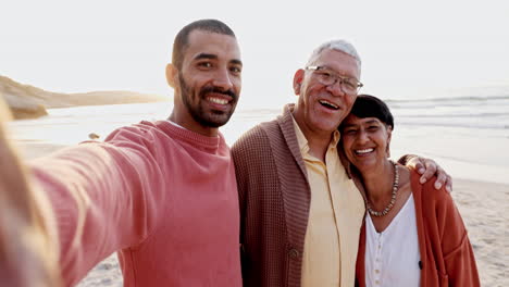 Man,-senior-parents-and-beach-selfie-with-hug