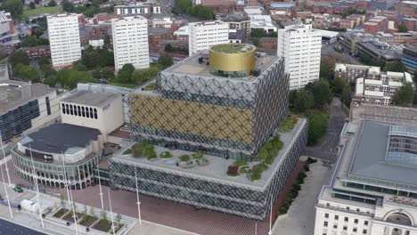 Drohnenschuss-Im-Orbit-Von-Gebäuden-Im-Stadtzentrum-Von-Birmingham-01