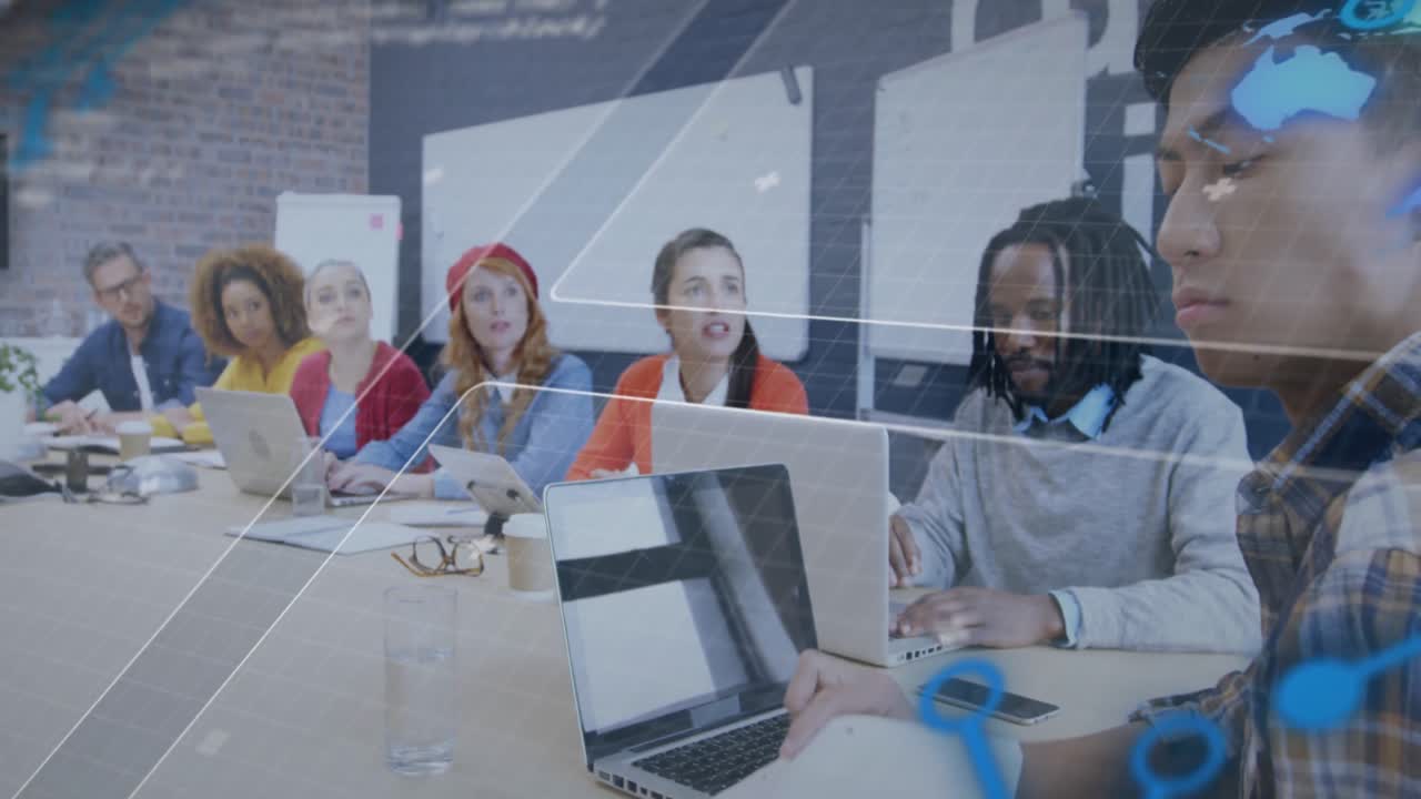 사무실에서 일하는 사업가들에 대한 데이터 처리의 애니메이션