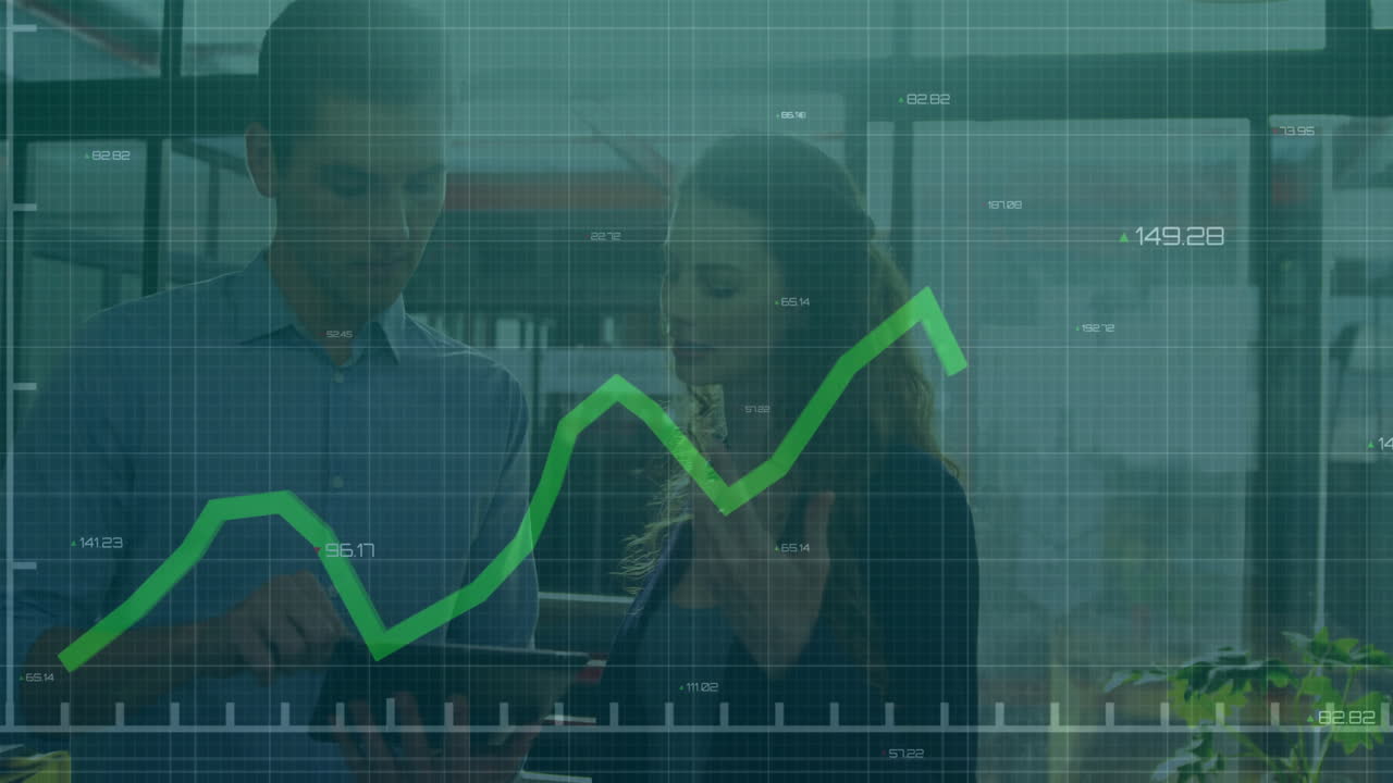 animación de gráficos de datos financieros sobre personas de negocios discutiendo en la oficina