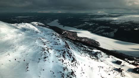 Snowy-slopes-with-nice-lighting-through-the-clouds-showing-the-cabinlift