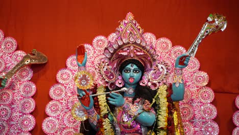 diwali es uno de los festivales más grandes de la india, kali, una de las deidades de los hindúes, es adorada en este festival