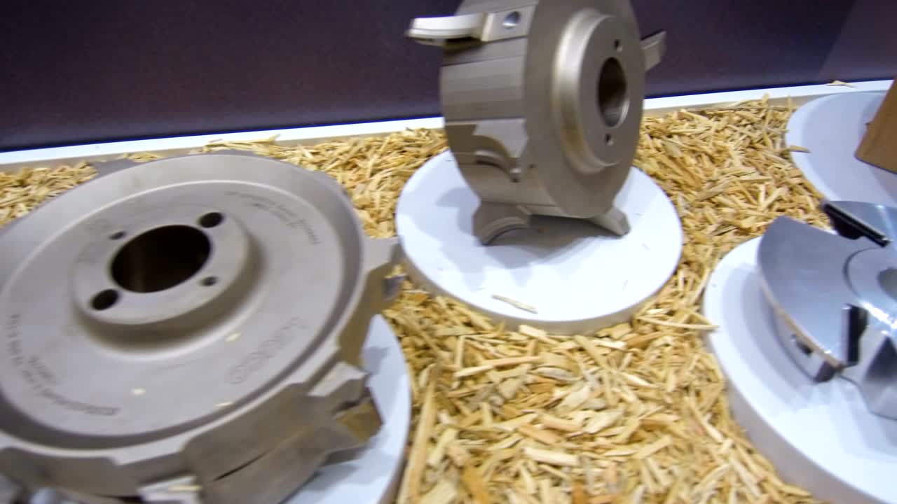 diferentes tipos de sierras para cortar madera.