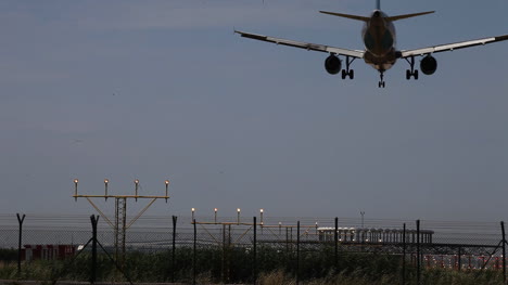 aterrizaje de avión 01