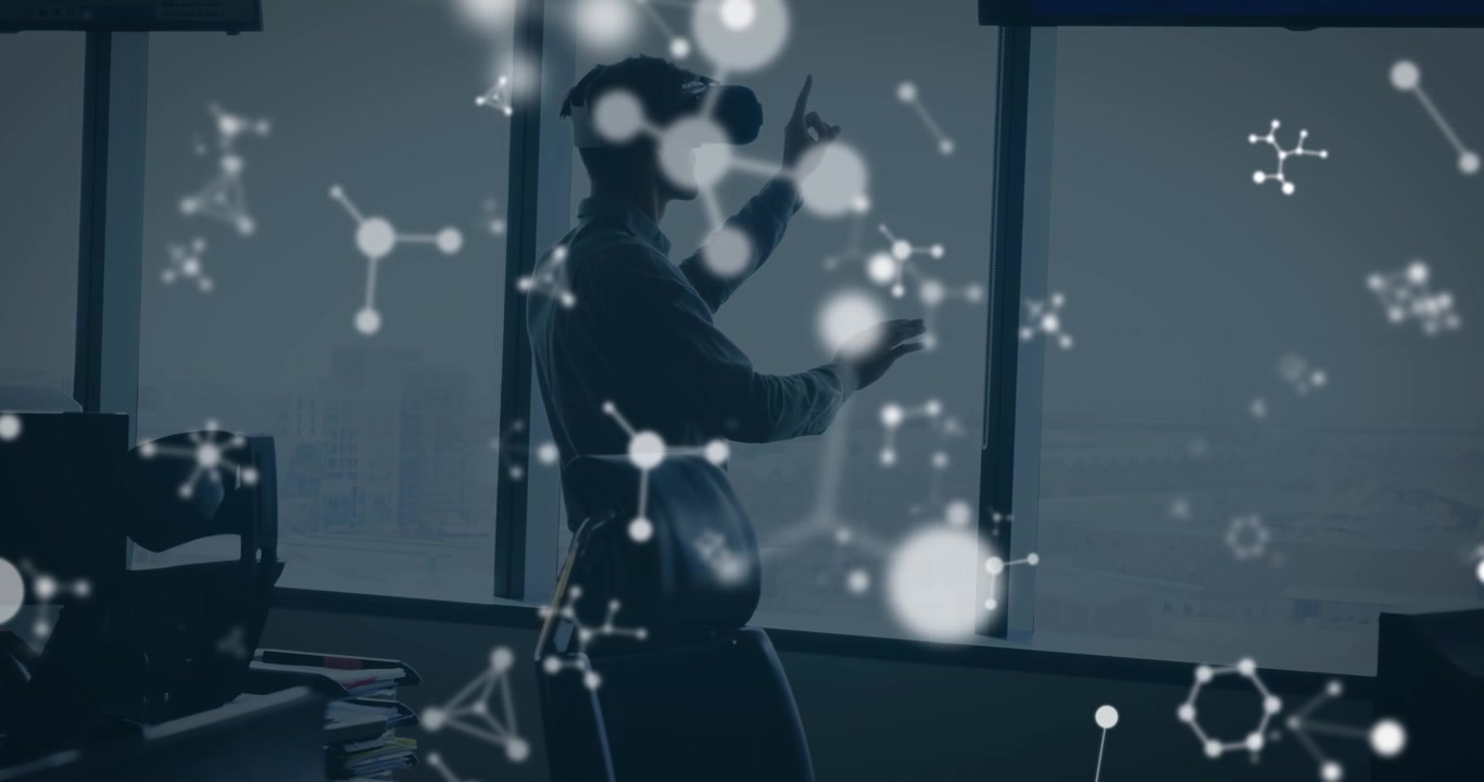 VRヘッドセットを使用している白人男性の上に、シェイプのアニメーションが表示される