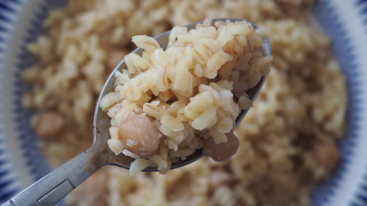 Bulgur Pilaf with Chickpeas