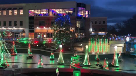 exhibición de luces de navidad en creekside en gahanna, ohio