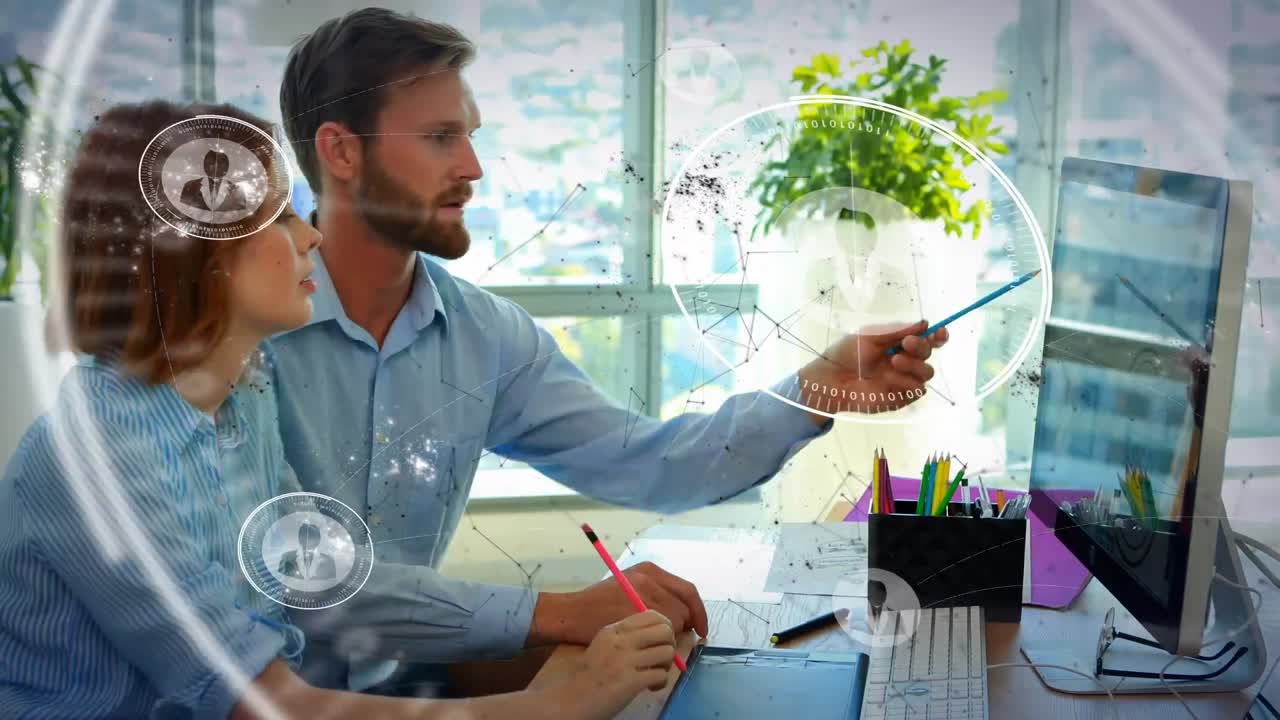 animación del globo y procesamiento de datos sobre una mujer de negocios que usa un teléfono inteligente