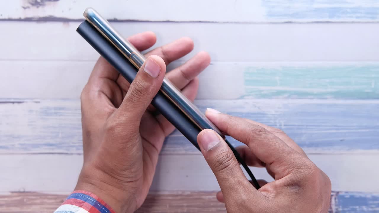 conectando un banco de energía a un teléfono inteligente