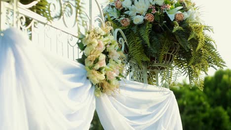 decor made of flowers in the organization.2