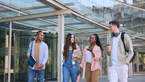 aprendiendo, caminando personas felices
