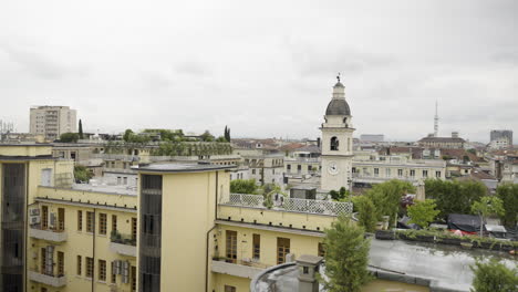 Weiche-Pfanne-über-Die-Skyline-Von-Turin-In-Italien-Europa-Am-Bewölkten-Tag