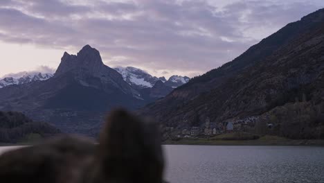 Zeitraffer-Des-Sonnenuntergangs-Im-Lanuza-Stausee