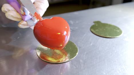 glazing a dessert
