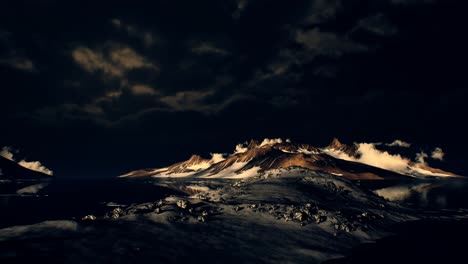 Dramatic-landscape-in-Antarctica-with-storm-coming