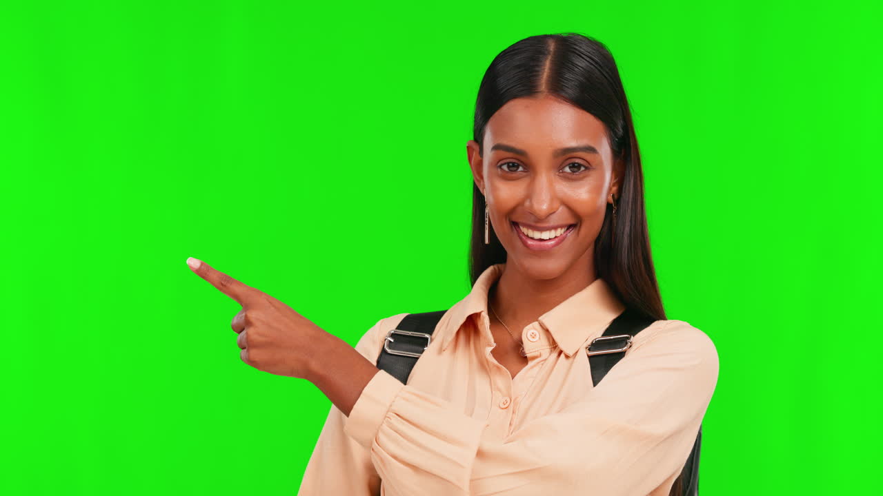 Green screen, glad pige eller portræt af studerende