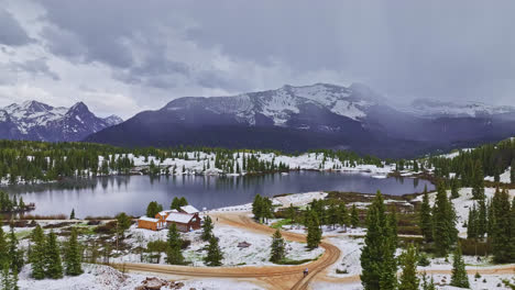 Drohnenüberflug-über-Den-Molas-Lake-In-Silverton,-Colorado