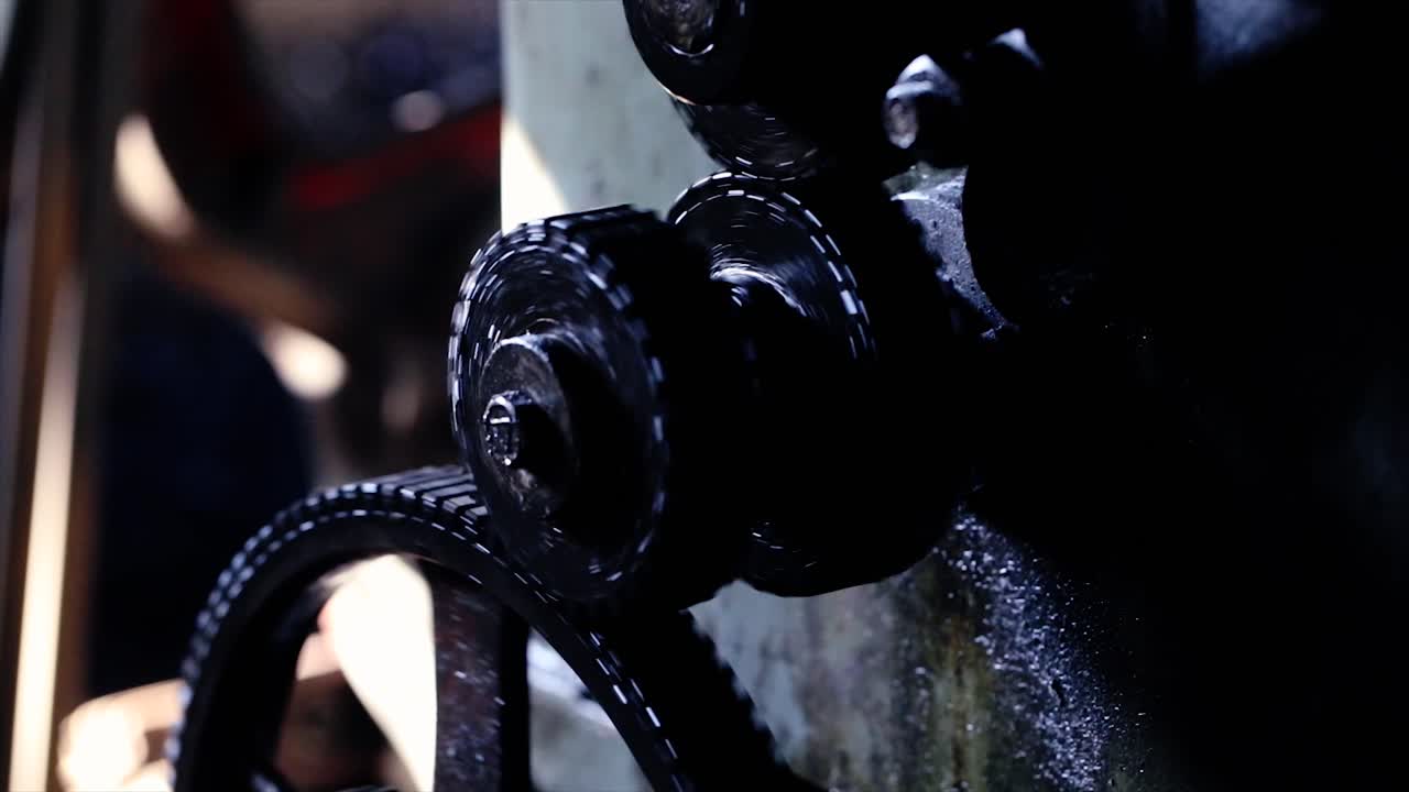 mecanismo de 1858, antiguo reloj de torre, timbre de reloj, el movimiento de los engranajes del reloj