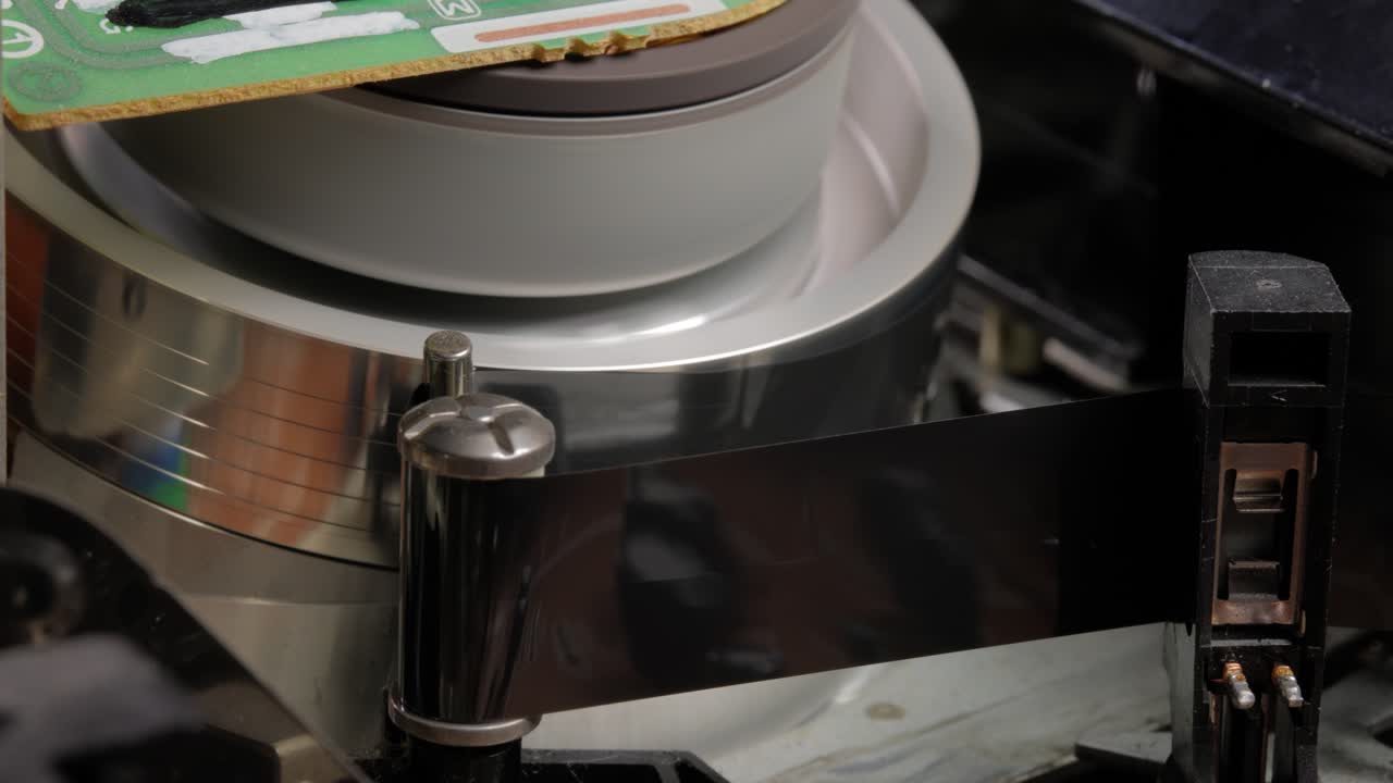 Video helical head vhs mechanism reading a video cassette VHS