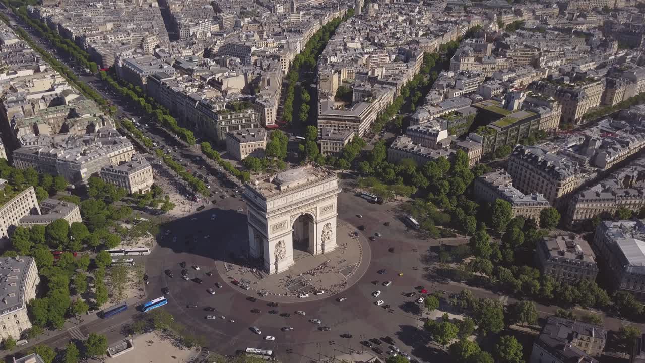 francia día de verano paisaje de la ciudad de parís famoso arco del triunfo círculo de tráfico panorama aéreo 4k lapso de tiempo