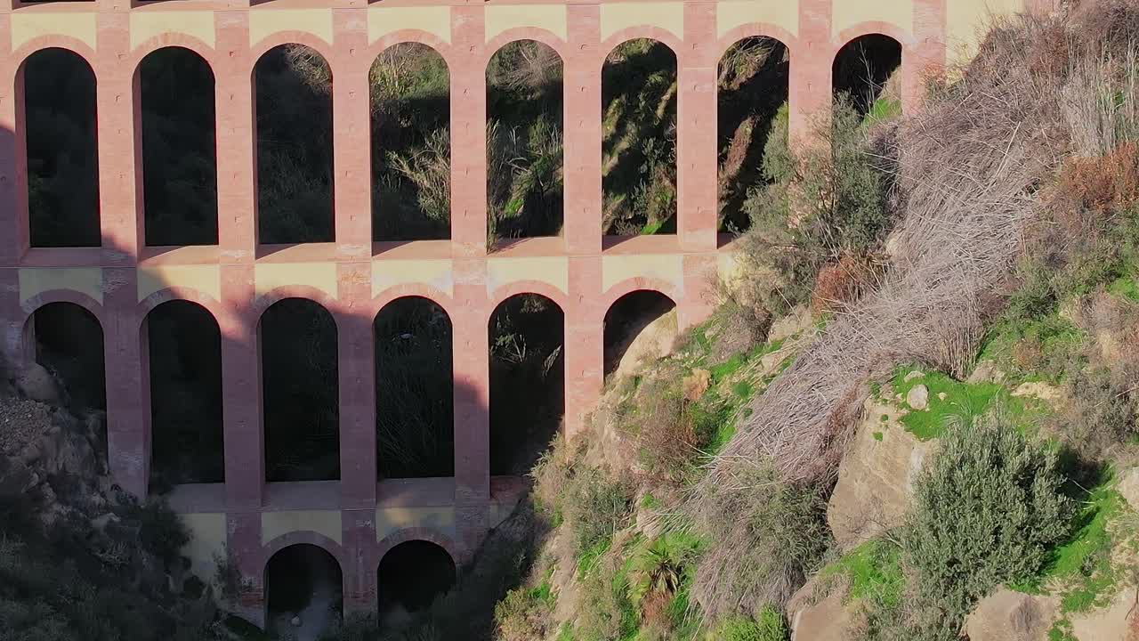 Archi Inferiori dell'Acquedotto dell'Aquila a Nerja, Spagna