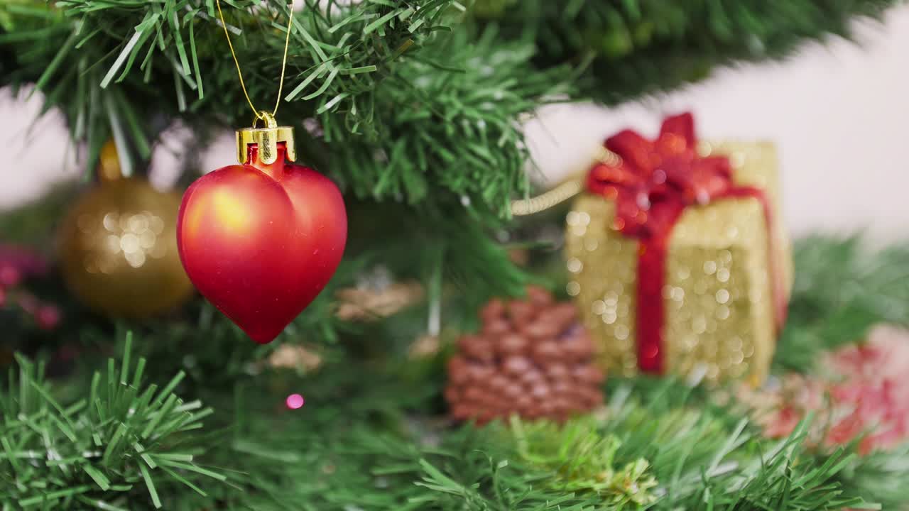 크리스마스 트리 장식 은 심장 장난감