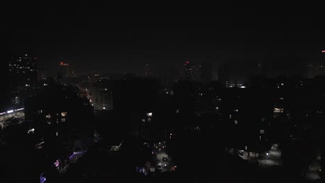 디발리 드론 촬영 카시미라 미라로드 타네 불꽃놀이 아래에서 위로 볼 수 있습니다.