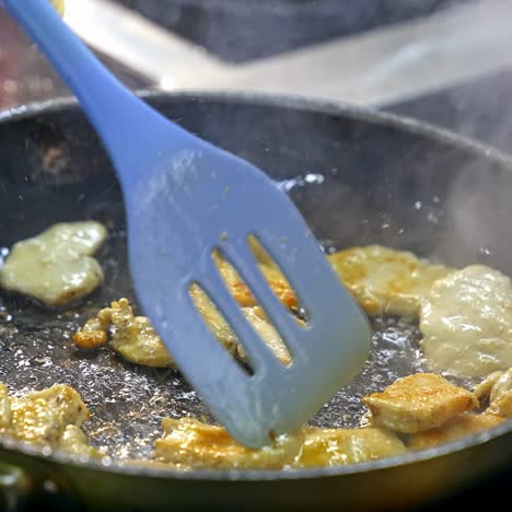 fried chicken chops on hot frying pan. cooking meat in restaurant. frying meat in an iron frying pan. a quick and delicious dinner or lunch. nutritious food