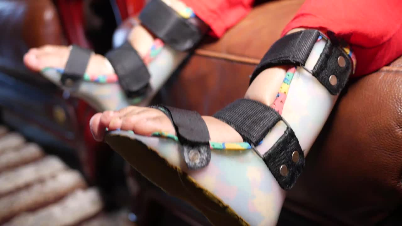 발목 브레이크를 가진 아이