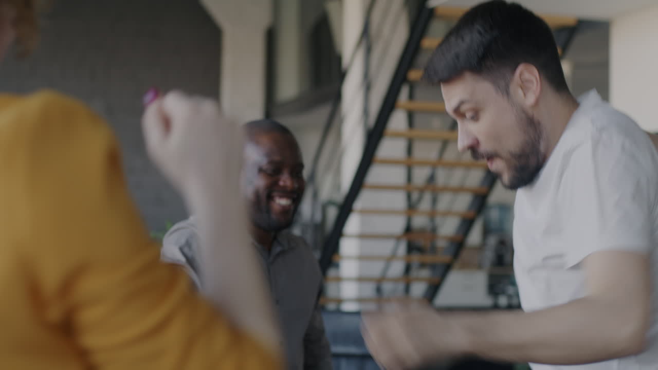 성공을 축하하는 팀