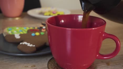 Servir-Mi-Café-De-La-Mañana-Y-Comer-Algunas-Galletas-Antes-De-Comenzar-Mi-Día-En-El-Trabajo