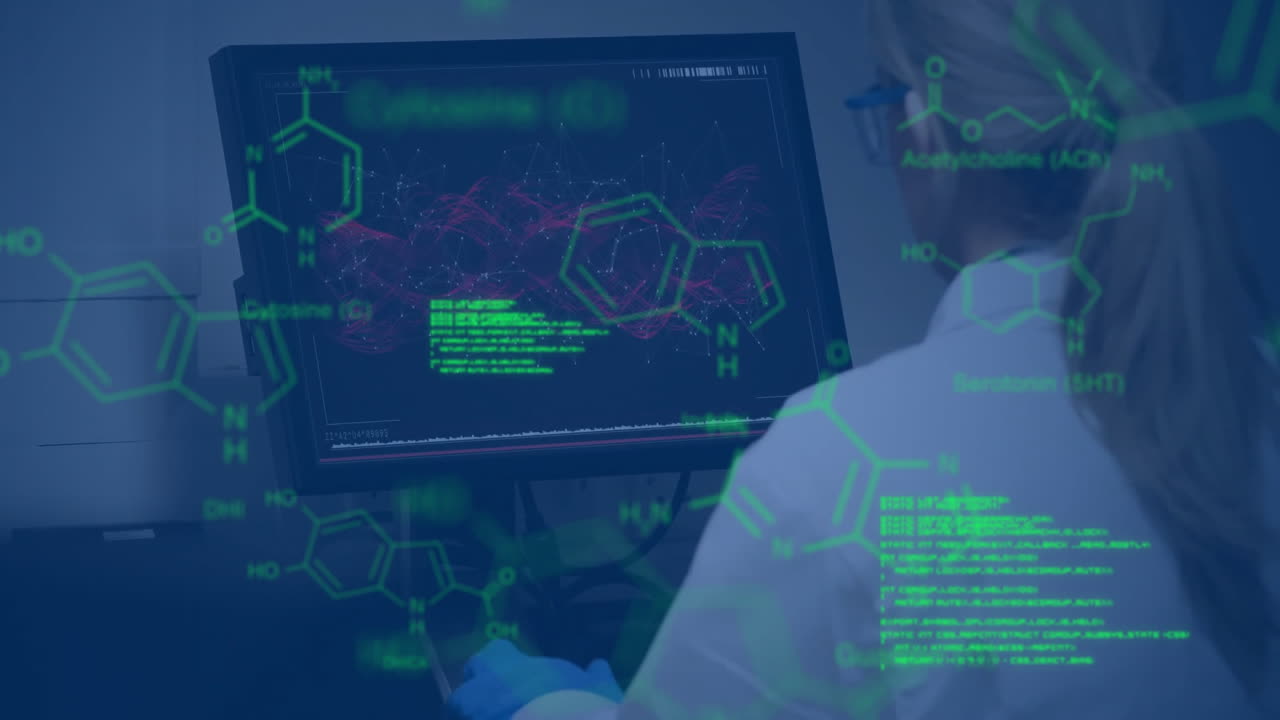 animación de procesamiento de datos sobre una científica caucásica que utiliza una computadora en un laboratorio