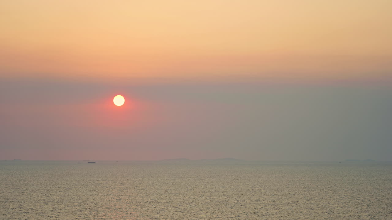 Static sunset time-lapse of the sun setting into the ocean