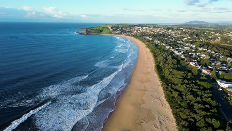 Landscape-view-of-Werri-Beach-coastline-with-housing-neighbourhood-suburb-headland-by-the-ocean-Gerringong-Kiama-Australia-South-Coast-travel-tourism-nature