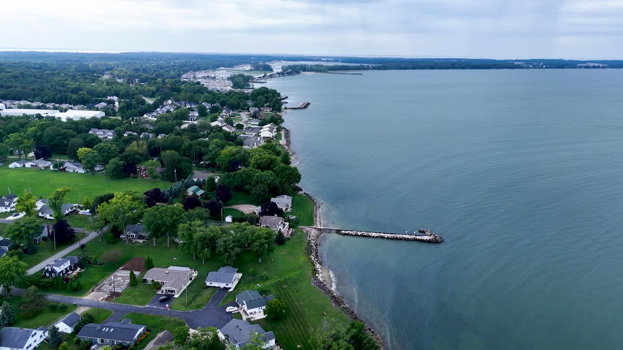 Lakeside Ohio shore line and Lake Erie